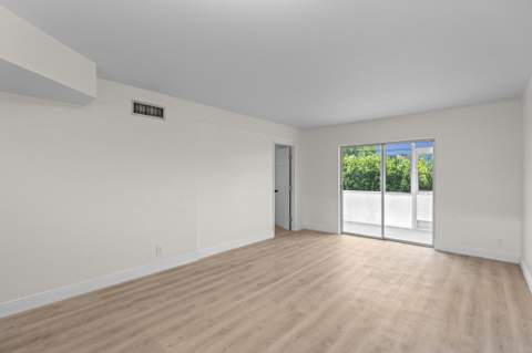 2647 Garden Drive #101, Lake Worth FL - photo 10 of 33