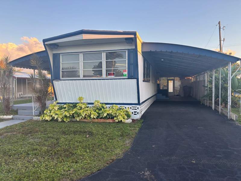 2 bedroom Mobile Home at 562 NE 47th St, Lot 393, Breeze Hill Resort Mobile Home Park, Deerfield Beach — photo 1