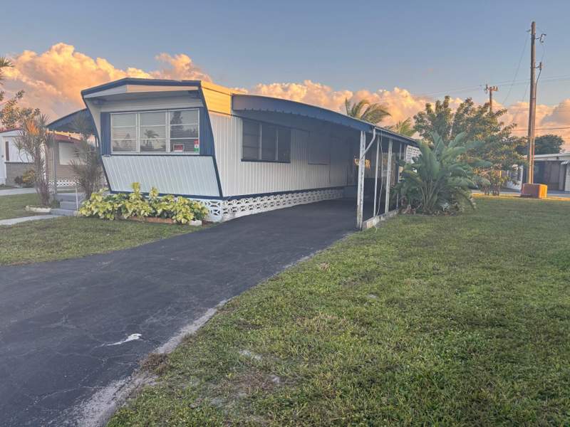 2 bedroom Mobile Home at 562 NE 47th St, Lot 393, Breeze Hill Resort Mobile Home Park, Deerfield Beach — photo 2