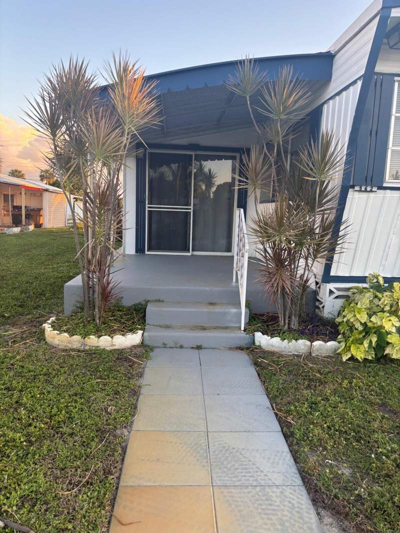 2 bedroom Mobile Home at 562 NE 47th St, Lot 393, Breeze Hill Resort Mobile Home Park, Deerfield Beach — photo 5
