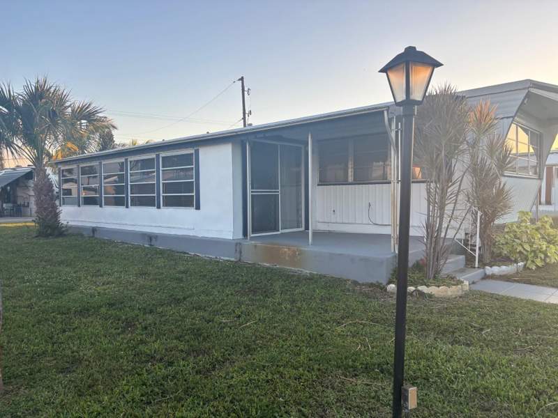 2 bedroom Mobile Home at 562 NE 47th St, Lot 393, Breeze Hill Resort Mobile Home Park, Deerfield Beach — photo 3