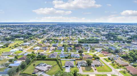 684 SW Jada Road, Port St. Lucie FL - photo 10 of 48