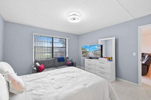 140 Lake Nancy Lane #112, West Palm Beach FL - photo 10 of 32