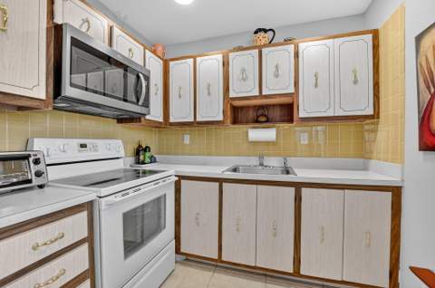 74 Burgundy B, Delray Beach FL - photo 7 of 64