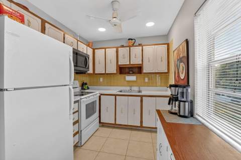 74 Burgundy B, Delray Beach FL - photo 10 of 64