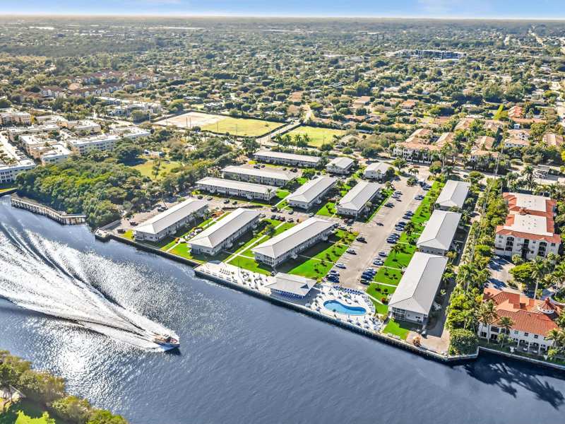 1 bedroom Stock Cooperative at 2542 S Federal Highway #0190, Twenty Five Forty Two Corp Of Hampshire Gard, Boynton Beach — photo 1
