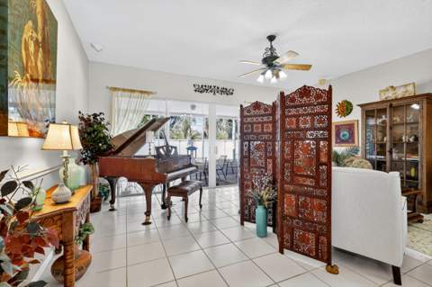 3747 Spring Crest Court, Lake Worth FL - photo 10 of 38