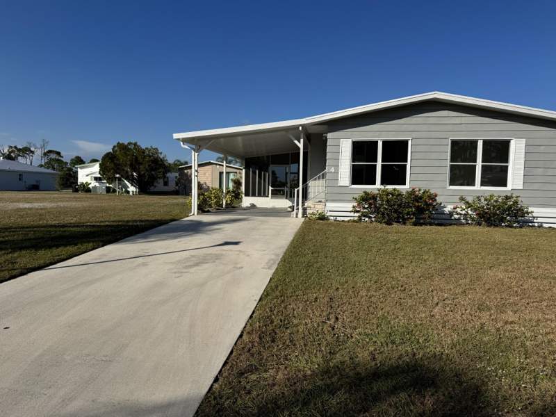 2 bedroom Manufactured Home at 4 San Felipe, Country Club Village, Fort Pierce — photo 2