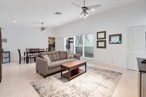 288 NW 39th Way, Deerfield Beach FL - photo 10 of 36
