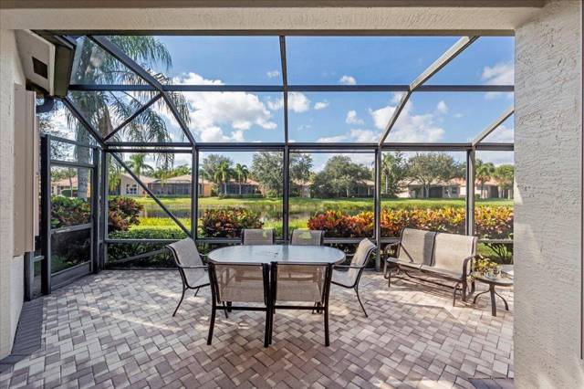 Valencia Pointe