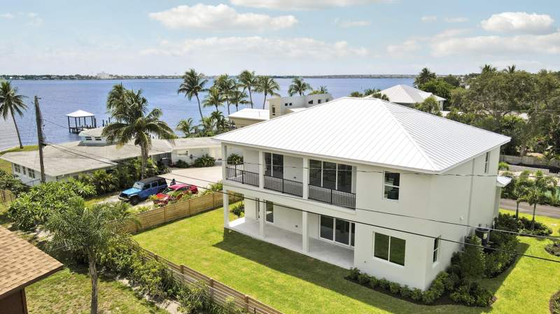 4 bedroom Single Family Residence at 1013 NE Orange Avenue, Dreyer Haven Minor Plat, Jensen Beach — photo 2