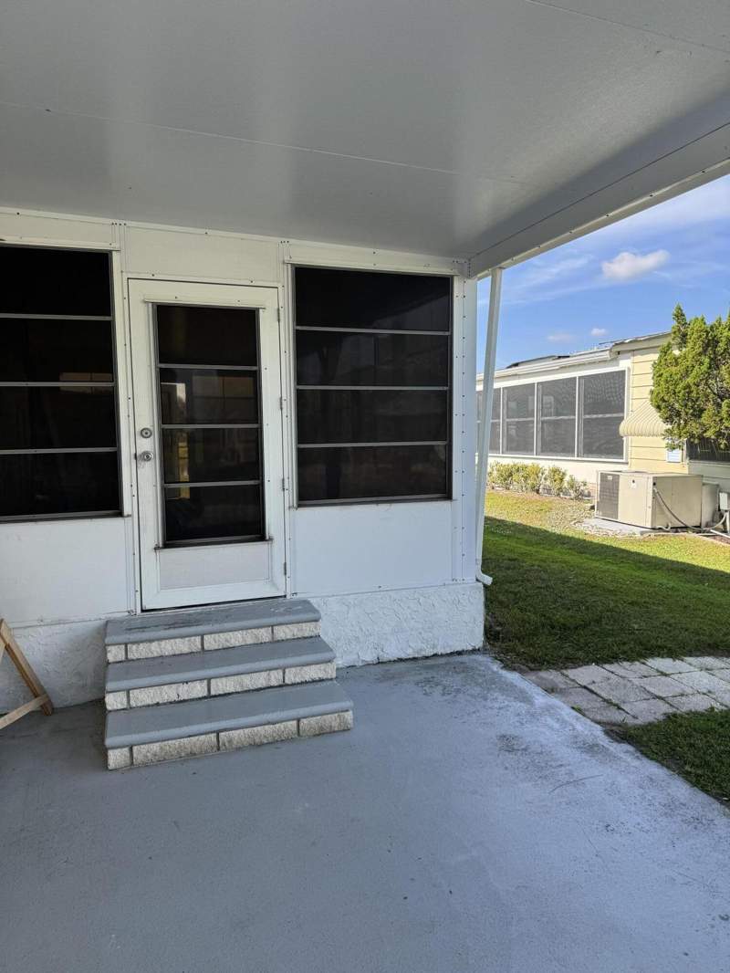 2 bedroom Manufactured Home at 43 Las Casitas Court, Spanish Lakes Country Club, Fort Pierce — photo 3