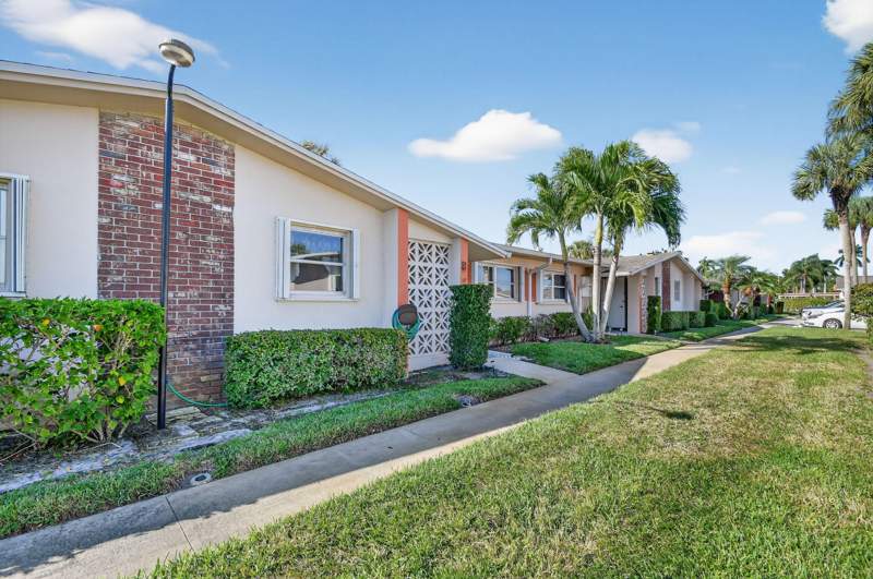 2 bedroom Villa at 2667 Dudley Drive #B, Cresthaven Villas Condo 24, West Palm Beach — photo 2