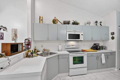 7147 Le Chalet Boulevard, Boynton Beach FL - photo 16 of 89