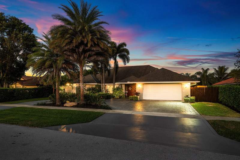 5 bedroom Single Family Residence at 2063 Amesbury Circle, Greenview Shores 2 Of Wellington, Wellington — photo 2
