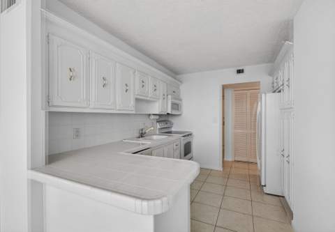 4200 N Ocean Drive #2-1606, Riviera Beach FL - photo 23 of 41