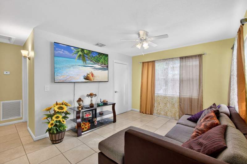 2 bedroom Single Family Residence at 621 50th Street, North Palm Bch 4, West Palm Beach — photo 4