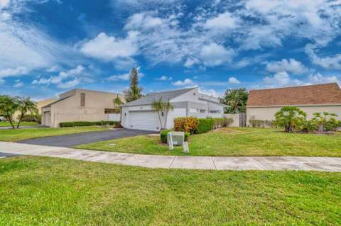 905 NW 22nd Avenue, Delray Beach FL - photo 7 of 37