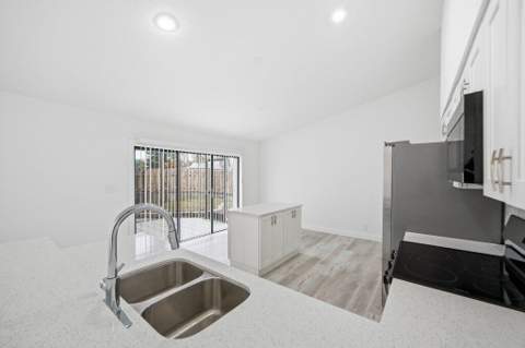 905 NW 22nd Avenue, Delray Beach FL - photo 10 of 37