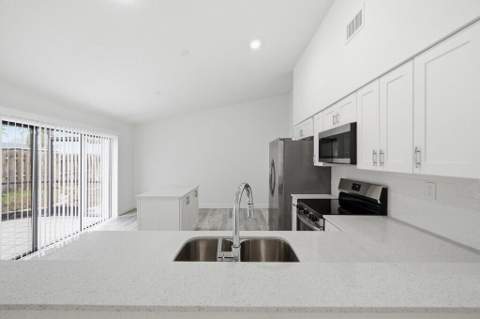 905 NW 22nd Avenue, Delray Beach FL - photo 13 of 37