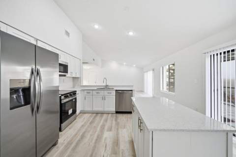 905 NW 22nd Avenue, Delray Beach FL - photo 9 of 37