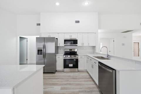 905 NW 22nd Avenue, Delray Beach FL - photo 11 of 37