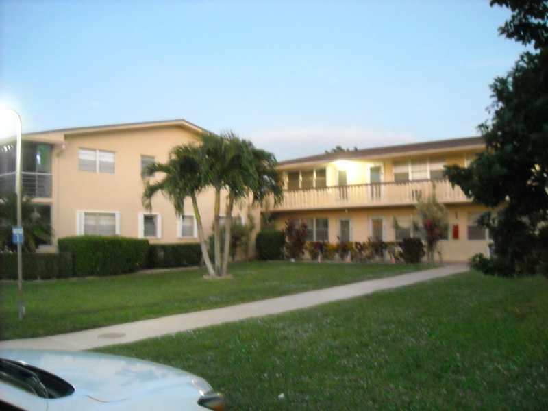 1 bedroom Condominium at 216 Sheffield I, Sheffield Condos A To Q, West Palm Beach — photo 1