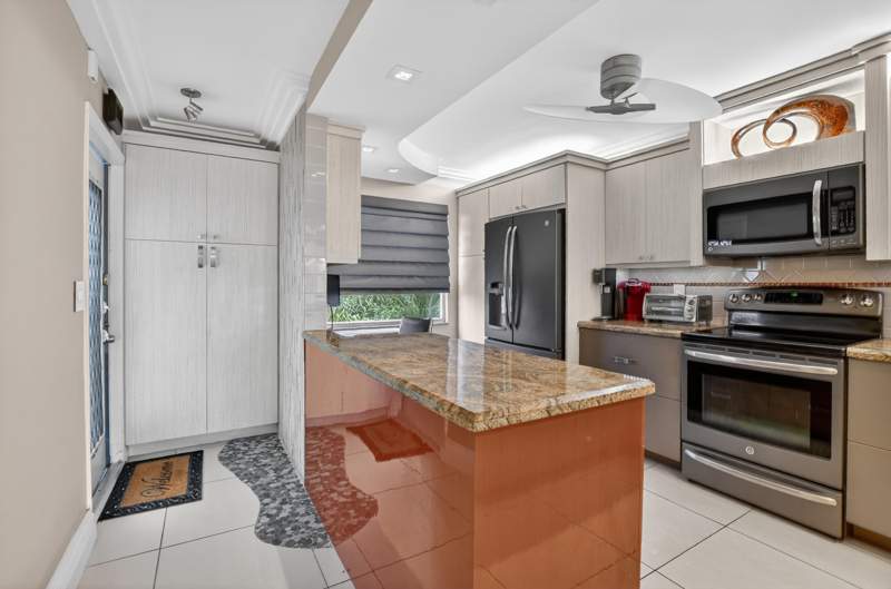 2 bedroom Condominium at 3080 Yarmouth D, Yarmouth At Century Village Condo, Boca Raton — photo 2