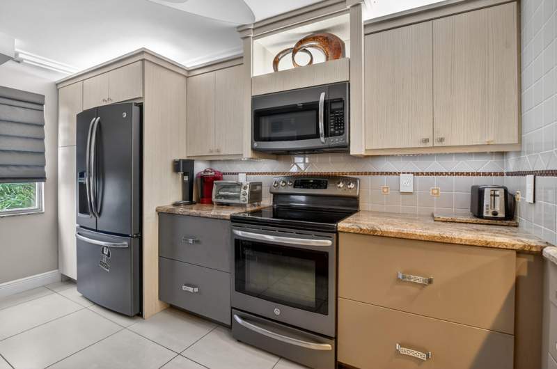 2 bedroom Condominium at 3080 Yarmouth D, Yarmouth At Century Village Condo, Boca Raton — photo 5