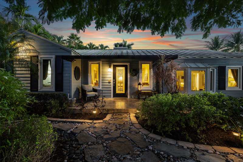 4 bedroom Single Family Residence at 802 NE 2nd Street, Palm Trail, Delray Beach — photo 1