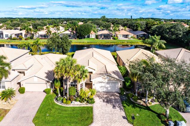 Valencia Pointe