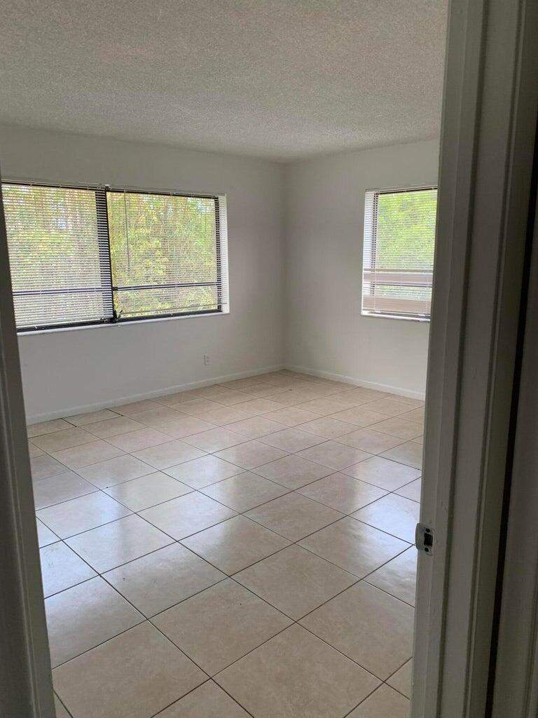 2 bedroom Condominium at 2050 N Congress Avenue #301, Presidential Golfview Condo, West Palm Beach — photo 4