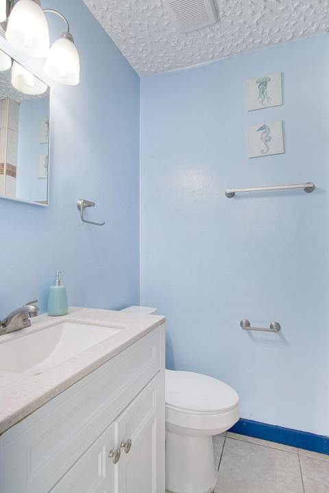 2902 Essex Drive, Fort Pierce FL - photo 12 of 35