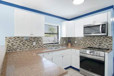 2902 Essex Drive, Fort Pierce FL - photo 8 of 35