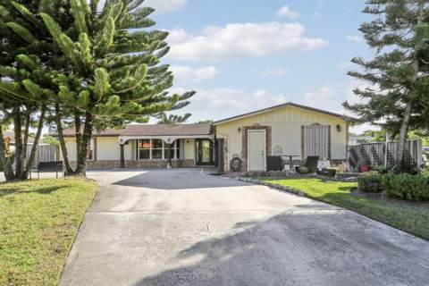 10868 Larch Court, Palm Beach Gardens FL - photo 19 of 39
