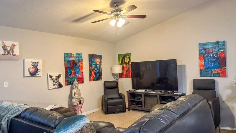 4 bedroom Single Family Residence at 2325 SE Calcutta Circle, Port St Lucie Section 29, Port St. Lucie — photo 2