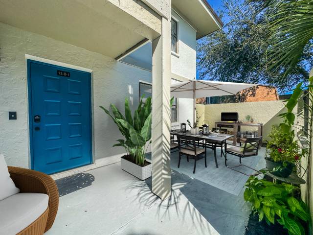 Delray Oaks Condo