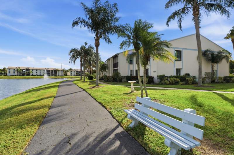 2 bedroom Condominium at 1102 Green Pine Boulevard #A1, Palm Club Village II Condo, West Palm Beach — photo 2
