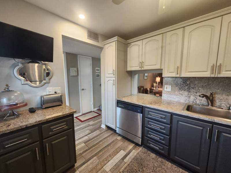 1 bedroom Condominium at 300 NE 26th Avenue #305, Village Royale Greenhill Condo, Boynton Beach — photo 3
