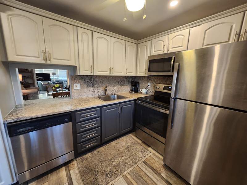 1 bedroom Condominium at 300 NE 26th Avenue #305, Village Royale Greenhill Condo, Boynton Beach — photo 2