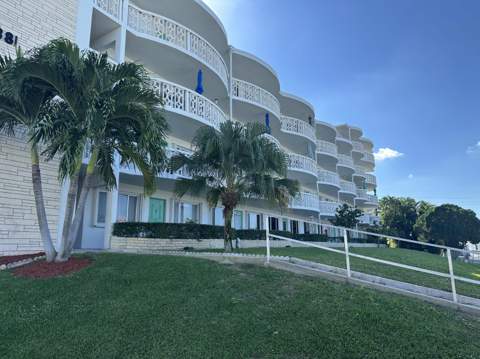 2381 Sunset Avenue #216, Lake Worth FL - photo 17 of 33