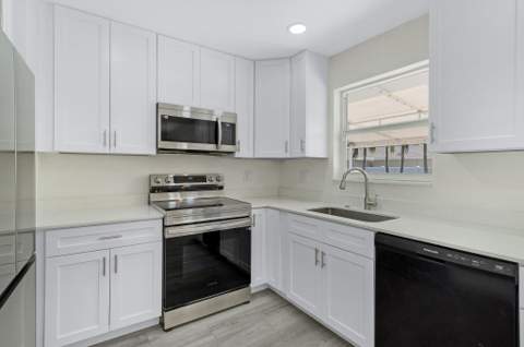 912 SE 8th Court, Deerfield Beach FL - photo 13 of 36