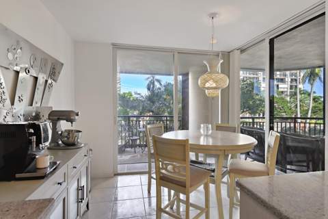 2427 Presidential Way #204, West Palm Beach FL - photo 10 of 35