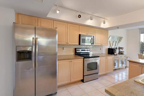 2427 Presidential Way #204, West Palm Beach FL - photo 8 of 35