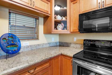 2201 SE 9th Street #107, Pompano Beach FL - photo 8 of 34