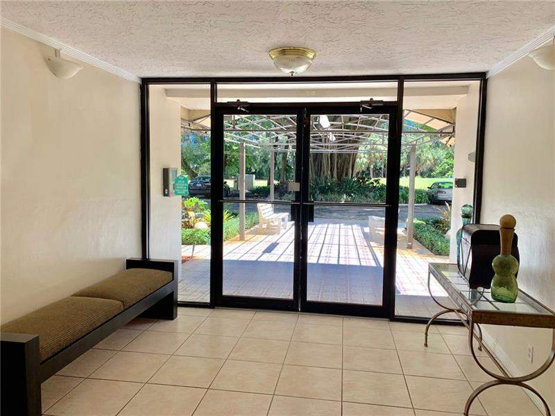1 bedroom Condominium at 2601 S Course Drive #203, No 23 Palm-Aire Country Club, Pompano Beach — photo 4