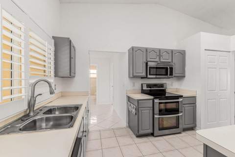 1126 SW Calmar Avenue, Port St. Lucie FL - photo 6 of 23
