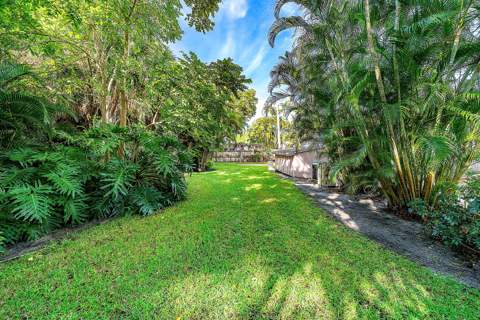 1202 N Swinton Avenue, Delray Beach FL - photo 10 of 32