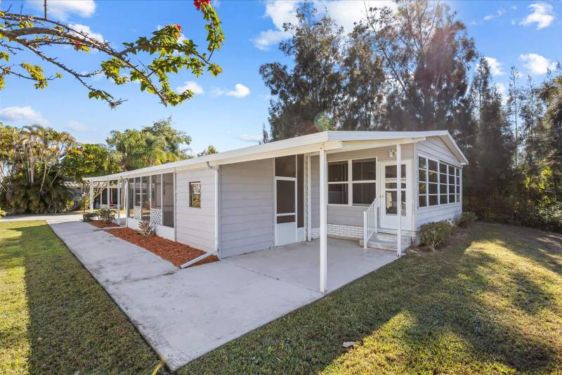 2 bedroom Manufactured Home at 8221 Cinnamon Lane, Savanna Club Plat I, Port St. Lucie — photo 3