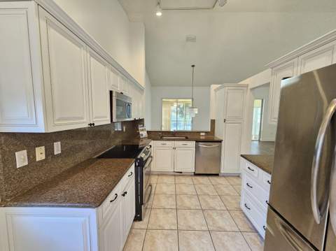 9637 Shadybrook Drive #201, Boynton Beach FL - photo 10 of 24